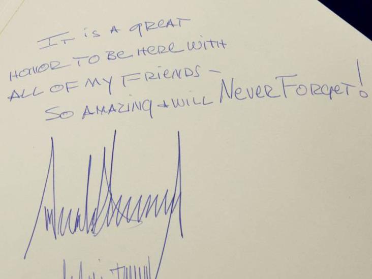 Así firmaron en el Museo del Holocausto Obama y Trump Así firmaron en el Museo del Holocausto Obama y Trump