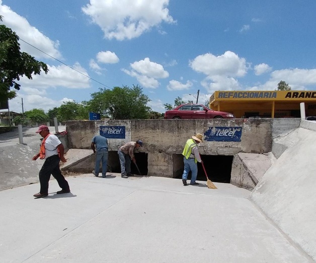 Revisan drenes y alcantarillas