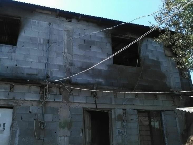 Provoca cortocircuito el incendio de vivienda. Se salvaron de milagro; no estaban en la casa Provoca cortocircuito el incendio de vivienda. Se salvaron de milagro; no estaban en la casa