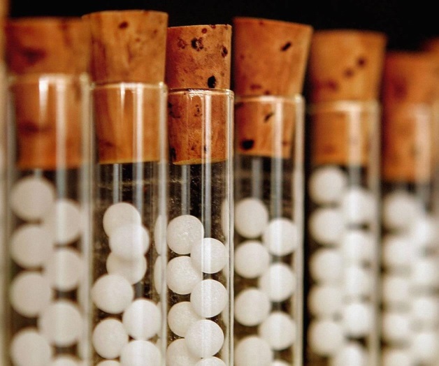 Indigna muerte de un niño de 7 años que trataron una otitis con homeopatía