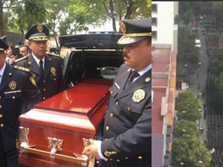 Despiden con honores a policía asesinado al evitar asalto Despiden con honores a policía asesinado al evitar asalto