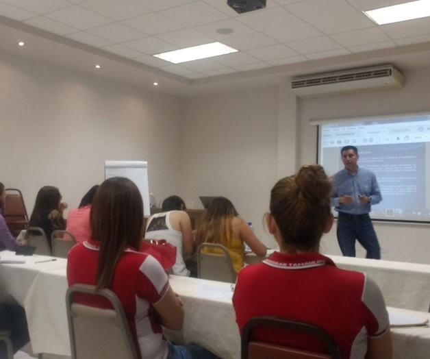 Preparan a estudiantes para examen del IMCP