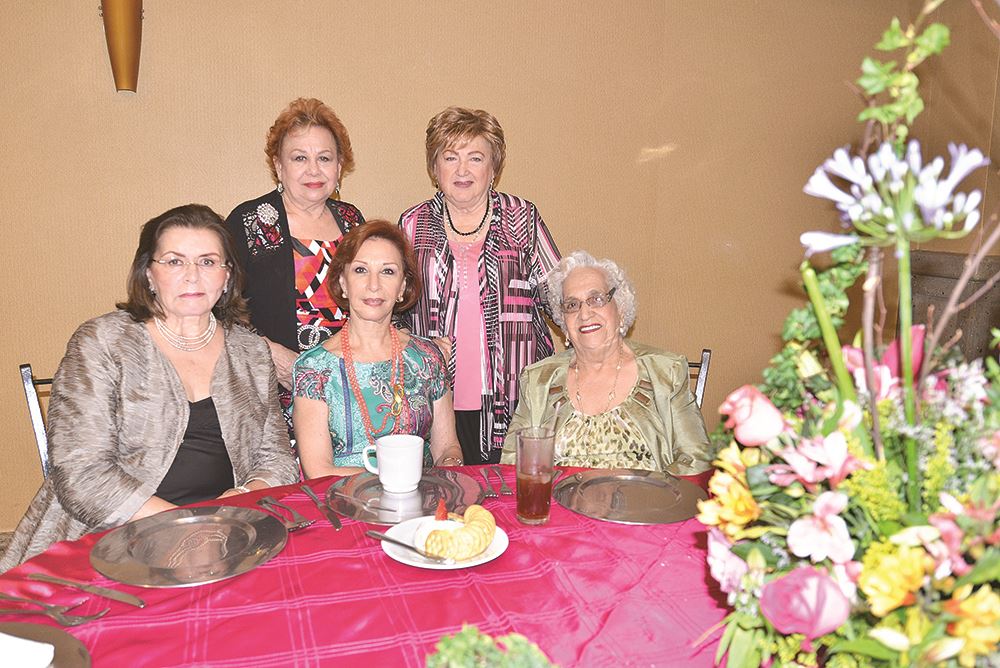 PRESENTES. Judith González, Irene Barrera, Lidia Navarro, Ilda Gomez y Linda González de Vázquez.