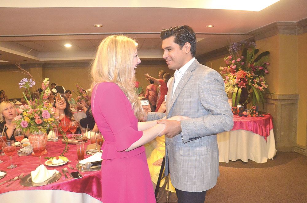 SORPRESA. Llega José Luis el prometido con el Mariachi.