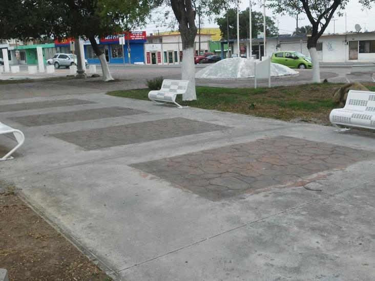 Atienden llamadoy remozan plaza Atienden llamadoy remozan plaza