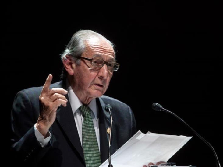Recibe Eduardo Lizalde el Premio Internacional Carlos Fuentes Recibe Eduardo Lizalde el Premio Internacional Carlos Fuentes