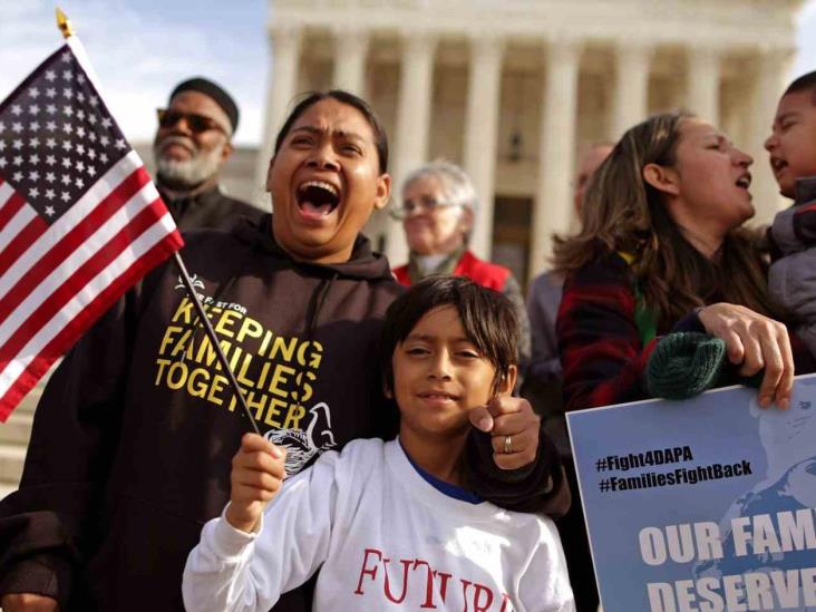 Familias migrantes son detenidas más de lo permitido en Texas Familias migrantes son detenidas más de lo permitido en Texas
