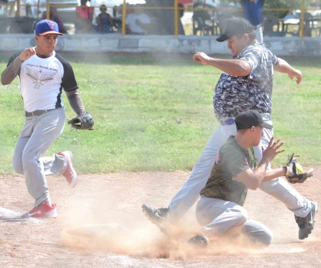 ¡EXPLOSIÓN DE CAMPEÓN! Amigos de Manuel, reyes de la categoría D2