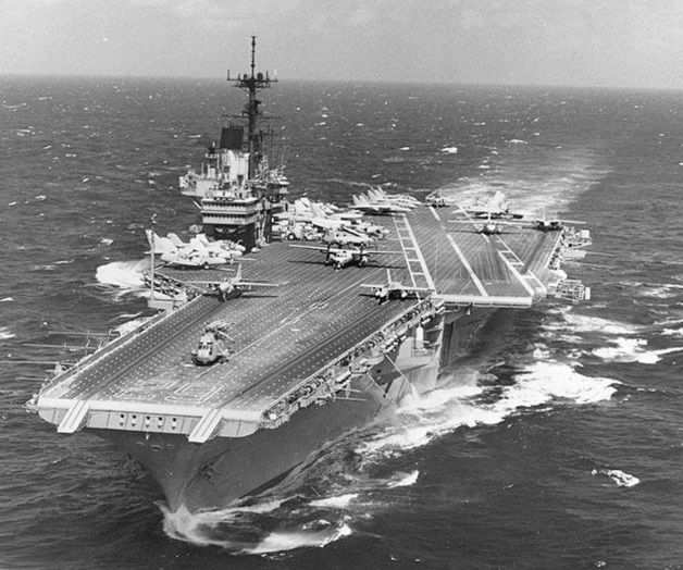 Arriba hoy el buque USS Independence Arriba hoy el buque USS Independence