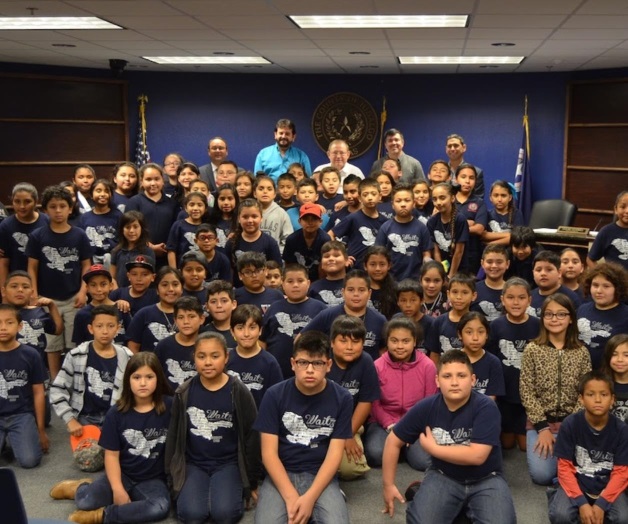 Presentes alumnos en reunión de la Comisión del Estado Presentes alumnos en reunión de la Comisión del Estado