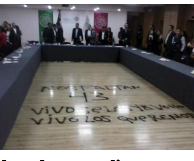 Padres de normalistas se reúnen con la PGR Padres de normalistas se reúnen con la PGR