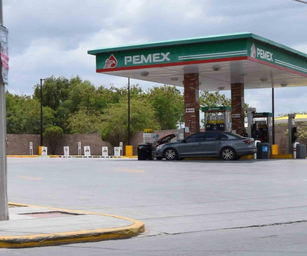 Asaltan a mano armada a empleados de gasolinera. Casi 4 mil pesos el botín Asaltan a mano armada a empleados de gasolinera. Casi 4 mil pesos el botín