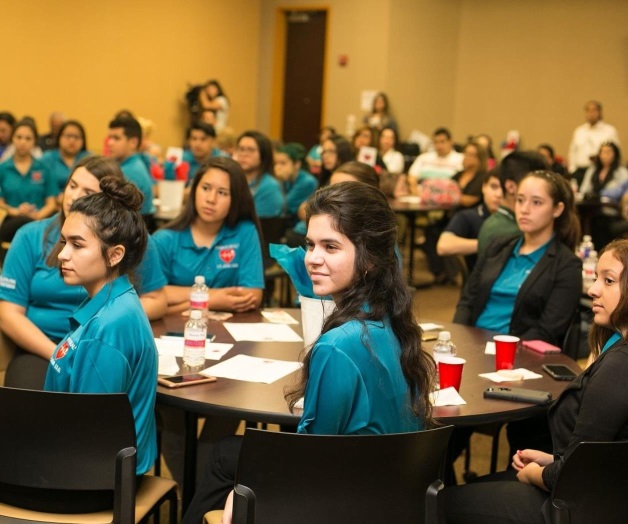 Crean un oleoducto parapreparar más enfermeras Crean un oleoducto parapreparar más enfermeras