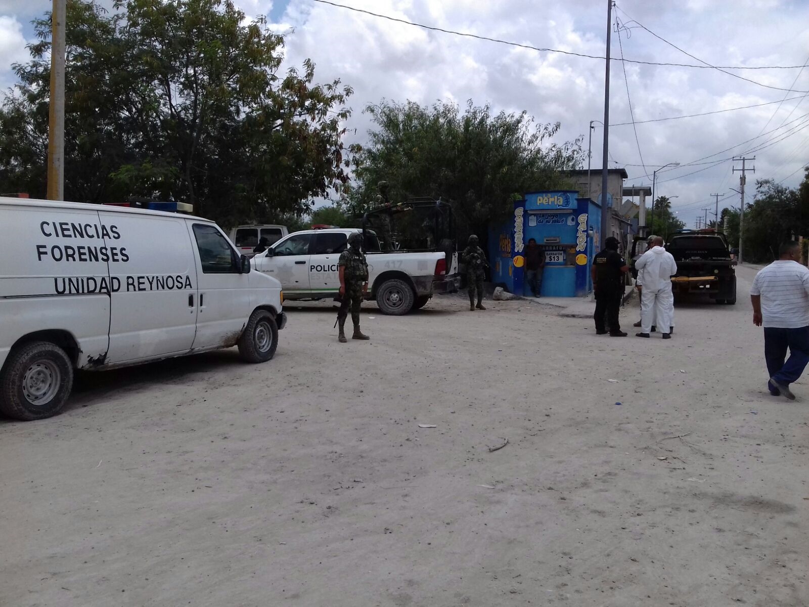 Marinos localizan otra camioneta blindada con armamento a cuatro cuadras, en la misma colonia.