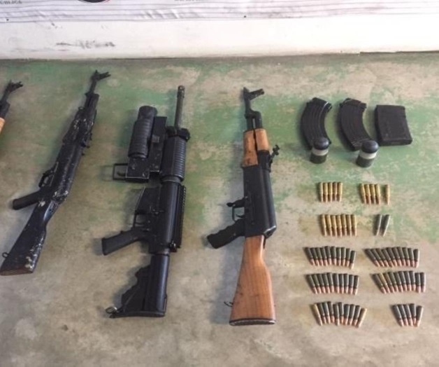 Decomisan 4 armas, 2 granadas y cargadores