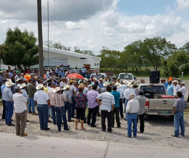 Exigen agricultores pago de los apoyos Exigen agricultores pago de los apoyos