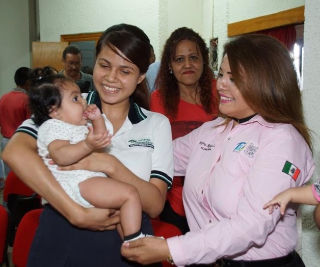 Apoya Rosy Corro a mamás adolescentes Apoya Rosy Corro a mamás adolescentes