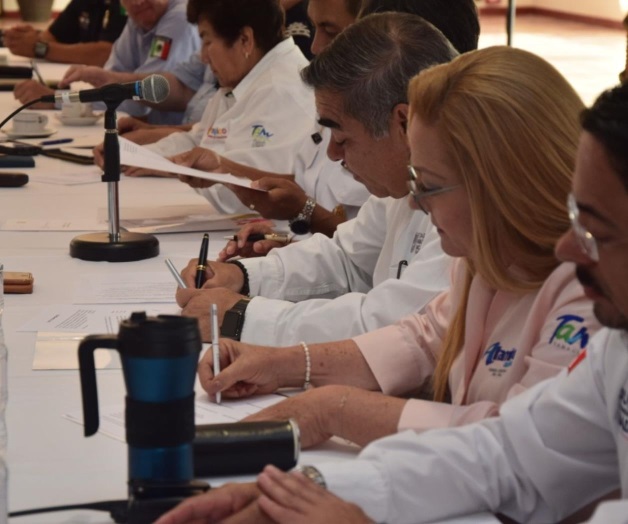 Firman entrega de 6 vehículos patrulla