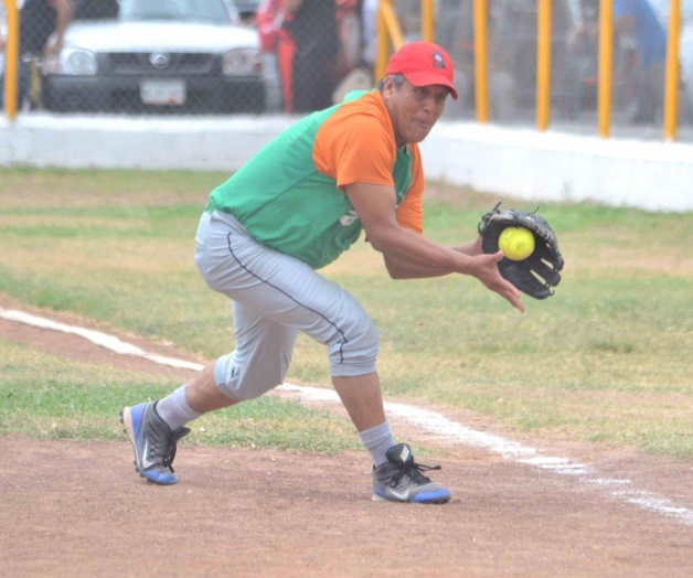 Se agudiza liderato en el Club de Petroleros Se agudiza liderato en el Club de Petroleros