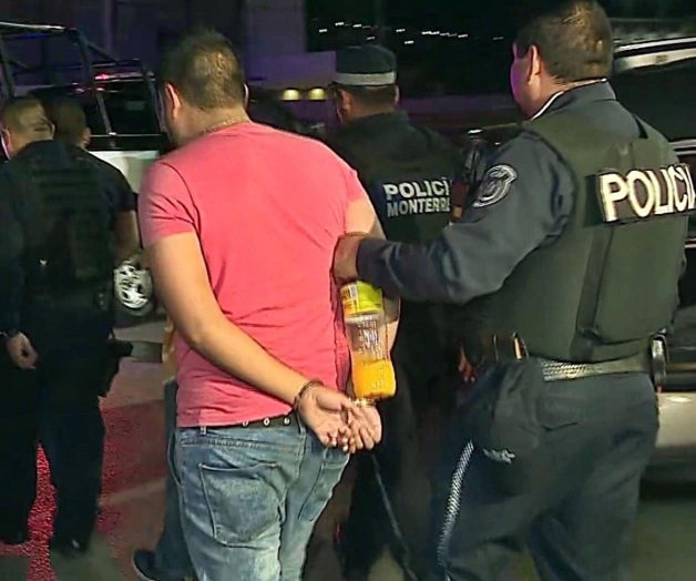 Capturan a 7 por tratar de plagiar a estudiante Capturan a 7 por tratar de plagiar a estudiante