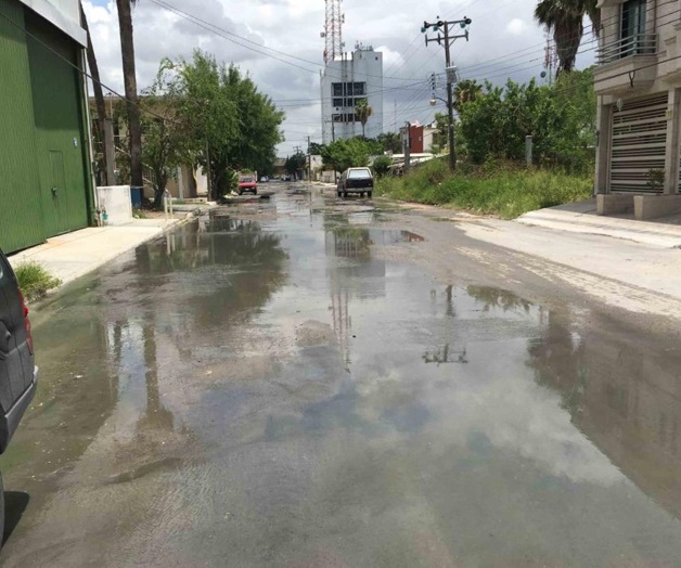 Inundada de aguas negrascolonia Simón Rodríguez