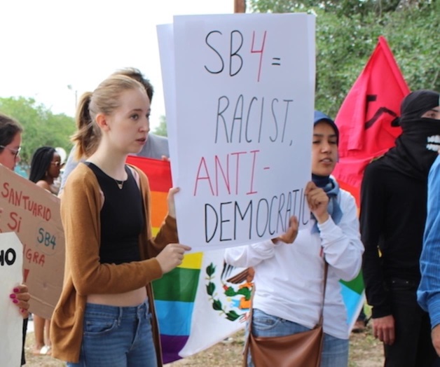 Buscan contenerproyecto ley SB 4. Presentan demanda ante tribunal federal