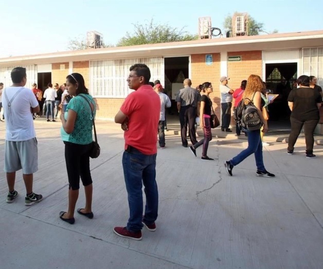 Reclaman retraso en apertura de casillas en Coahuila