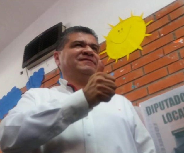 El candidato Riquelme vota y denuncia sabotaje