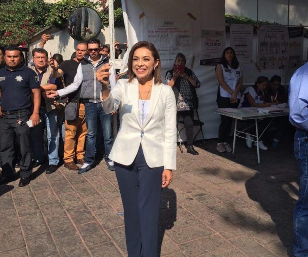 Vázquez Mota emite su voto; Este es el día de los ciudadanos