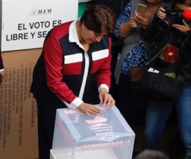 VIDEO: Delfina Gómez, primera candidata en votar en Edomex VIDEO: Delfina Gómez, primera candidata en votar en Edomex