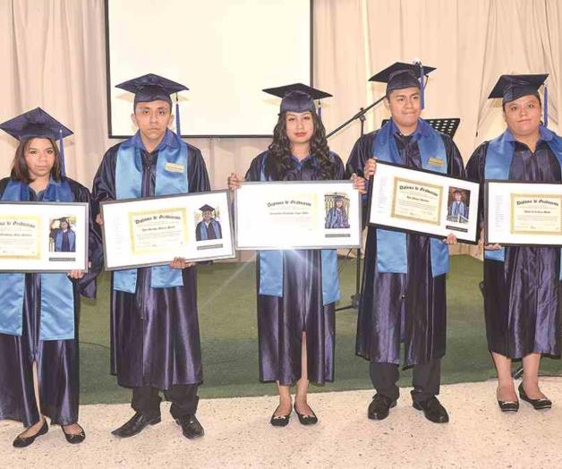 Primera graduación de estudiantes sordos Primera graduación de estudiantes sordos