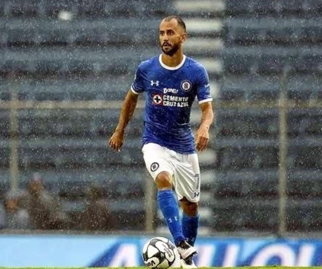 Asegura Víctor Vázquez que se fue de Cruz Azul para no manchar currículum