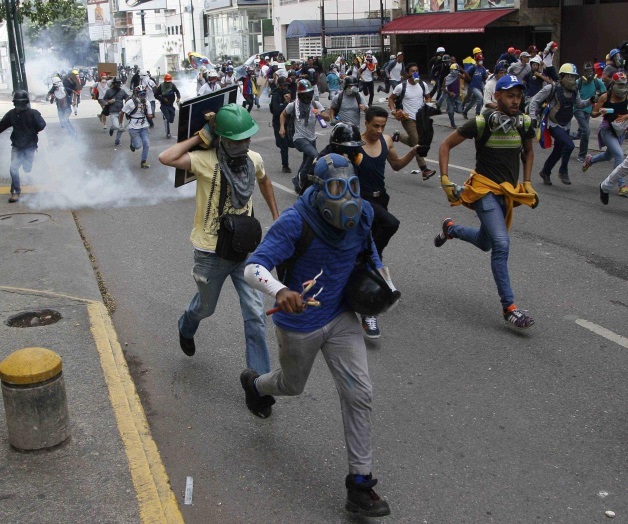 Dos meses de protestas dejan ya 65 muertos en Venezuela Dos meses de protestas dejan ya 65 muertos en Venezuela