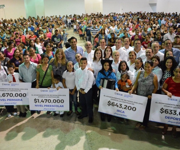 Entrega el municipio becas por casi 17 mdp. Presupuesto rebasa al triple lo entregado en 2016