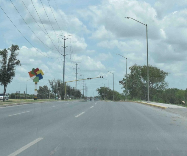 Interceptan a mujery le quitan unidad. Cometen asalto empistolados