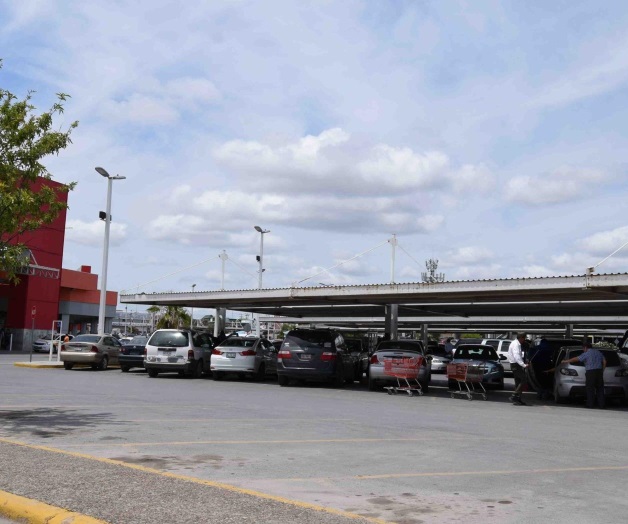 Roban camioneta en plaza comercial Roban camioneta en plaza comercial