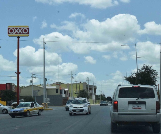 Reporta despojode su camioneta Reporta despojode su camioneta