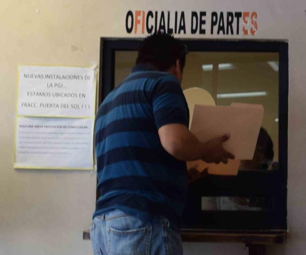 Despojan de dinero y automóvil a taxista Despojan de dinero y automóvil a taxista