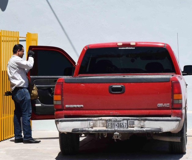 Ladrones roban una camioneta. Abandonada en apartada colonia Ladrones roban una camioneta. Abandonada en apartada colonia