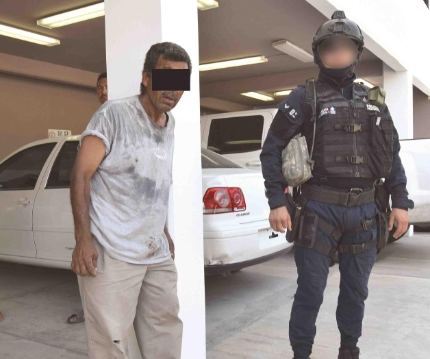 Detienen a bolero por mano larga Detienen a bolero por mano larga