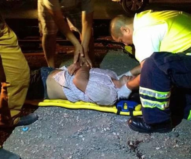 Lo atropellan por andar de curioso Lo atropellan por andar de curioso