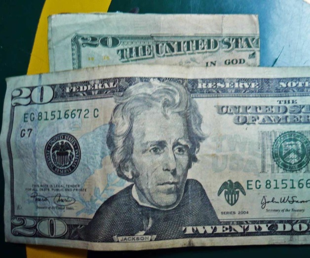 Circulan billetes de 10 y 20 Dls. falsos Circulan billetes de 10 y 20 Dls. falsos