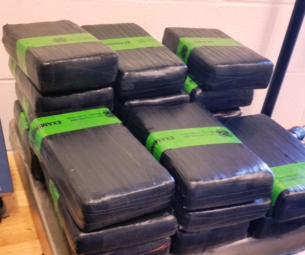 Aseguran cocaína y metanfetaminas. Con valor de alrededor de 1 mdd