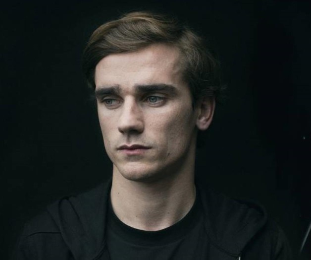 “LOS FUTBOLISTAS NO SALEN DEL ARMARIO PORQUE TIENEN MIEDO” “LOS FUTBOLISTAS NO SALEN DEL ARMARIO PORQUE TIENEN MIEDO”