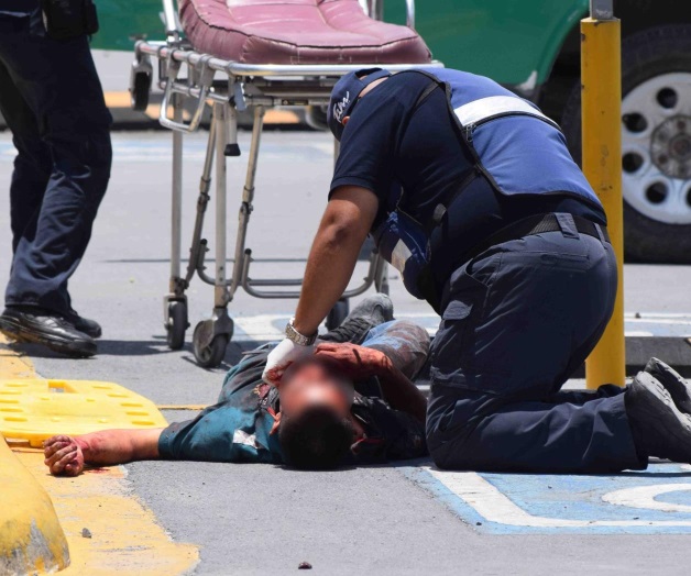 Asalto a joyería deja un muerto. Pánico en concurrida plaza comercial Asalto a joyería deja un muerto. Pánico en concurrida plaza comercial