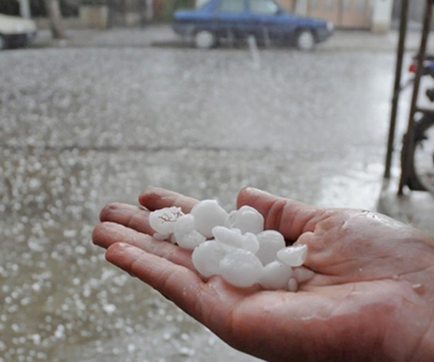 Vientos y granizoarrasan viviendas. Fenómeno sorprende a familias