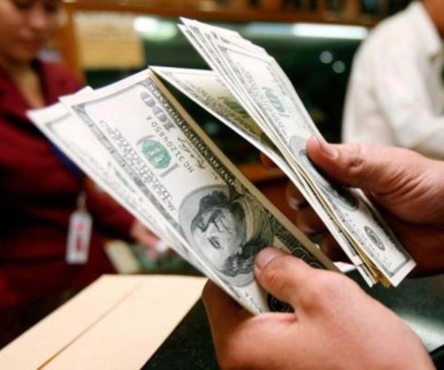 Dólar retrocede 10 centavos, se cotiza en $18.55