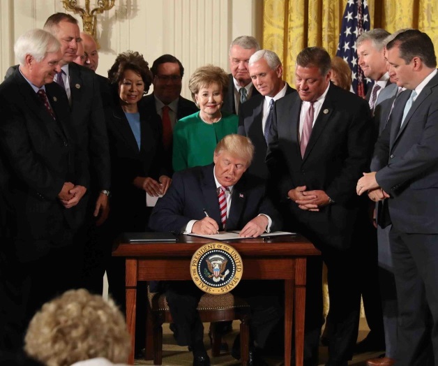 Propone Trump privatizar el control de tráfico aéreo Propone Trump privatizar el control de tráfico aéreo