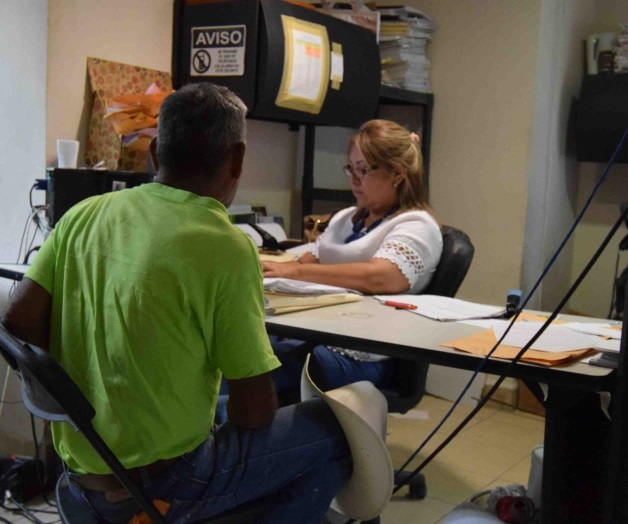 Le ponen ‘cuatro’ para robarle vehículo Le ponen ‘cuatro’ para robarle vehículo
