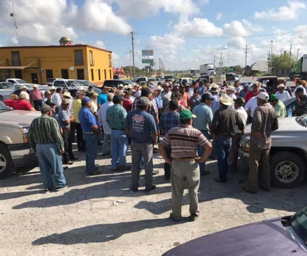 Pactan productores bloquear los puentes